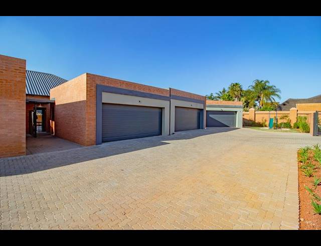 2 BEDROOM TOWNHOUSE FOR SALE IN ANNLIN